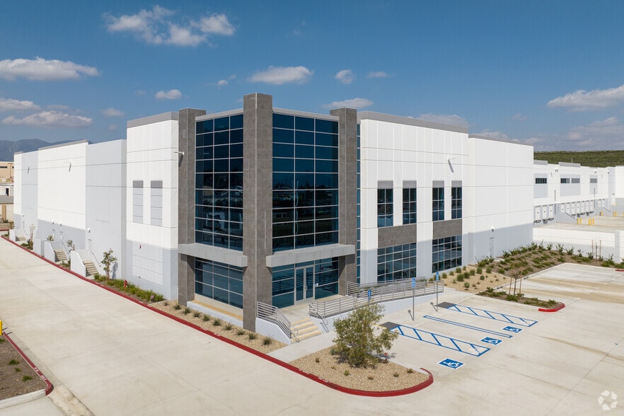 6260 Mango Ave, Fontana, CA for lease - Building Photo - Image 3 of 8