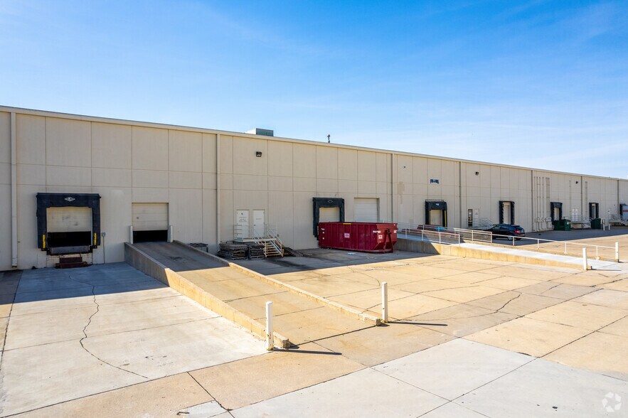 4451-4569 121st St, Urbandale, IA à louer - Photo du bâtiment - Image 3 de 5