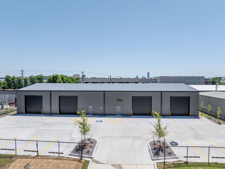 116 NE 37th St, Oklahoma City, OK for lease - Primary Photo - Image 1 of 31