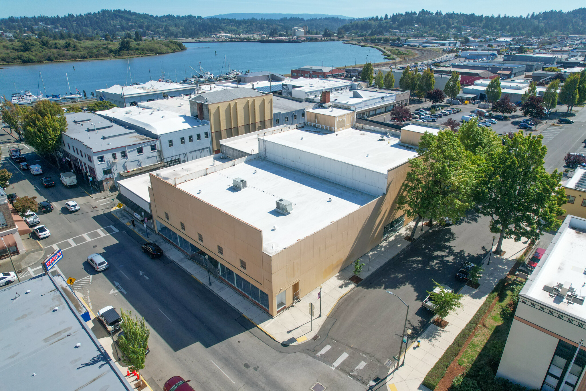 181 Anderson Ave, Coos Bay, OR for sale Building Photo- Image 1 of 65