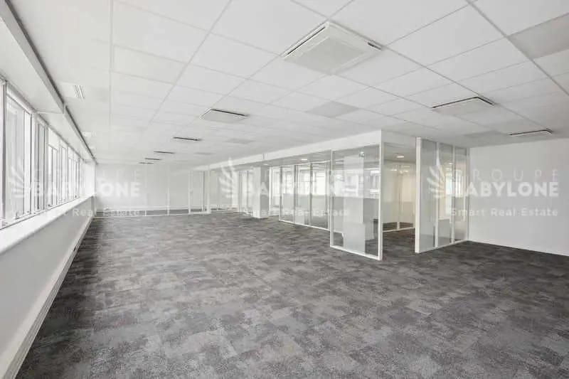 33 Rue Du Gouverneur Général Eboué, Issy-les-Moulineaux for lease Interior Photo- Image 1 of 11