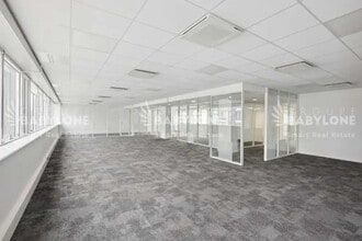 33 Rue Du Gouverneur Général Eboué, Issy-les-Moulineaux for lease Interior Photo- Image 1 of 11