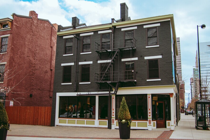 1-3 E Court St, Cincinnati, OH for lease - Building Photo - Image 2 of 2