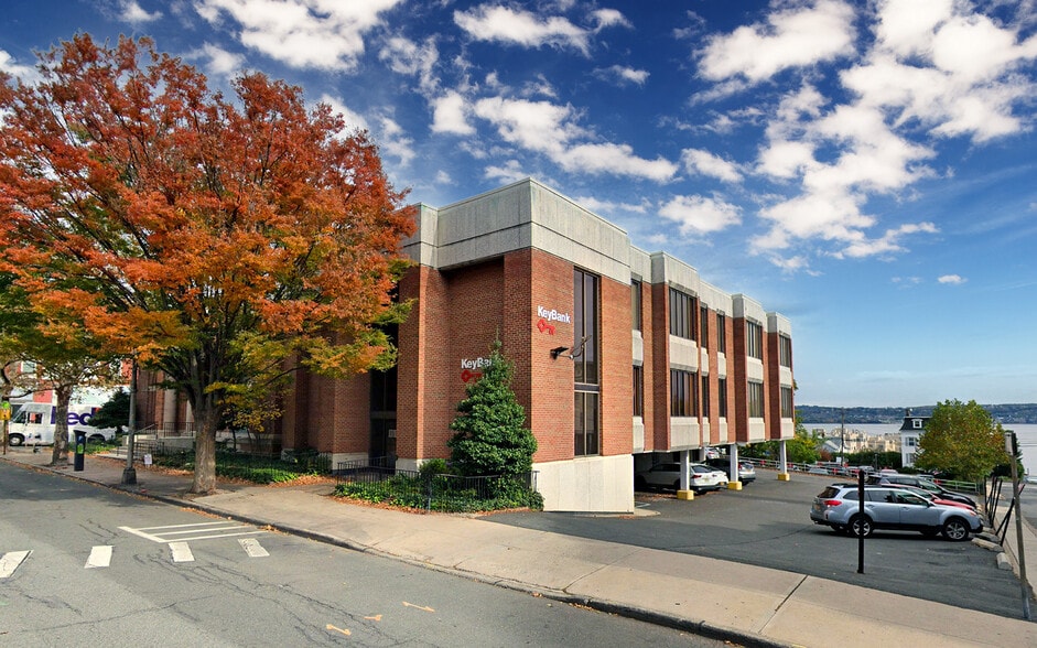 17 S Broadway, Nyack, NY à louer - Photo du bâtiment - Image 2 de 14