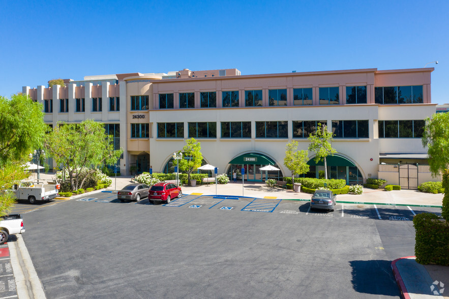 24300 Town Center Dr, Valencia, CA for lease - Building Photo - Image 2 of 3