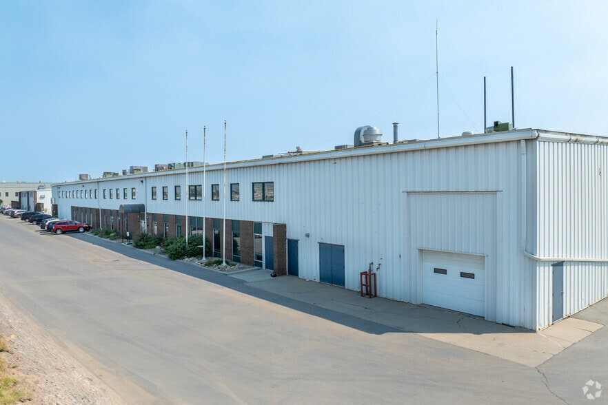 4625 90th Ave SE, Calgary, AB for sale - Primary Photo - Image 1 of 11