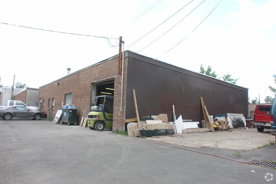 648 W 1st Ave, Roselle, NJ for sale - Primary Photo - Image 1 of 2