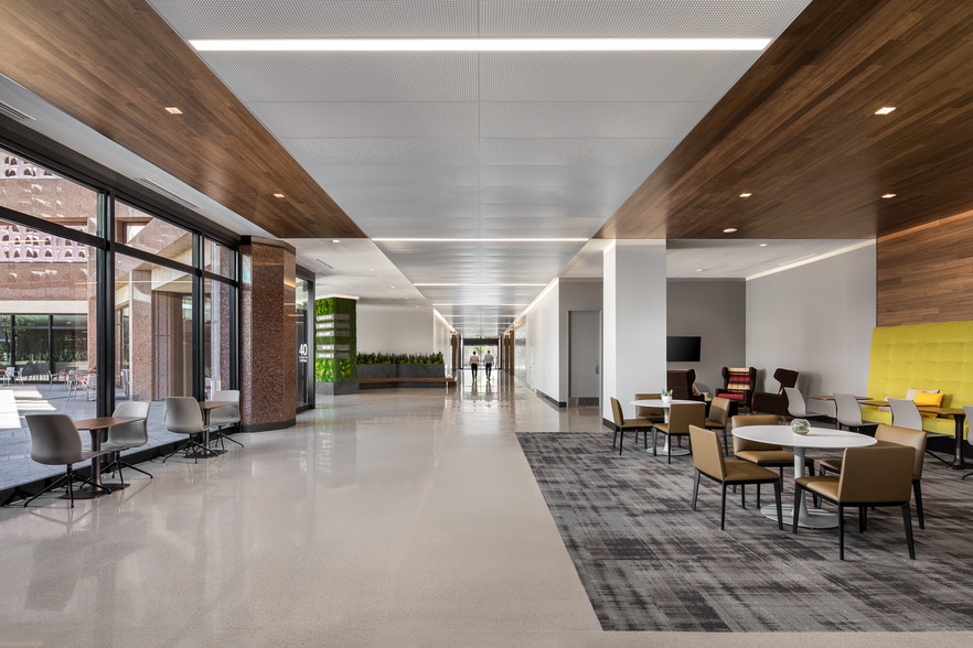 40 N Central Ave, Phoenix, AZ for lease - Lobby - Image 3 of 11