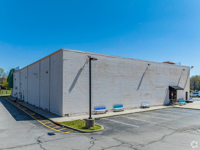 140 Hopper Ave, Waldwick, NJ à louer - Photo du bâtiment - Image 3 de 4