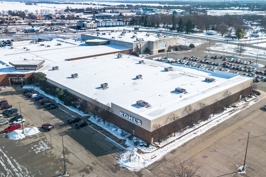 1240 Hickory Point Mall, Forsyth, IL à vendre - Photo du bâtiment - Image 3 de 5