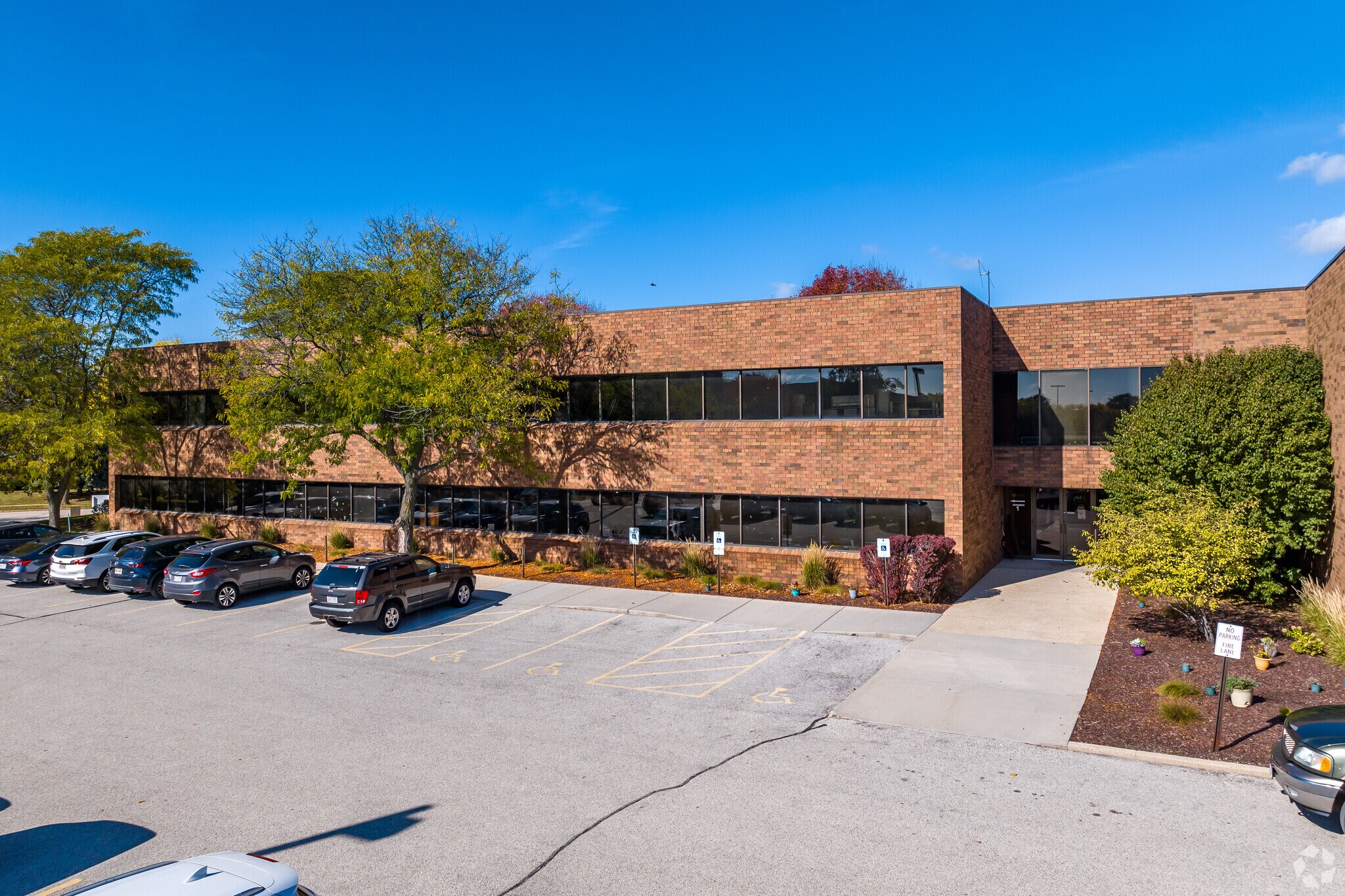 2400 S 102nd St, West Allis, WI for lease Primary Photo- Image 1 of 30