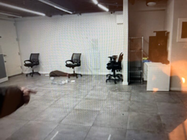 381 S 5th St, Brooklyn, NY for lease - Building Photo - Image 2 of 5
