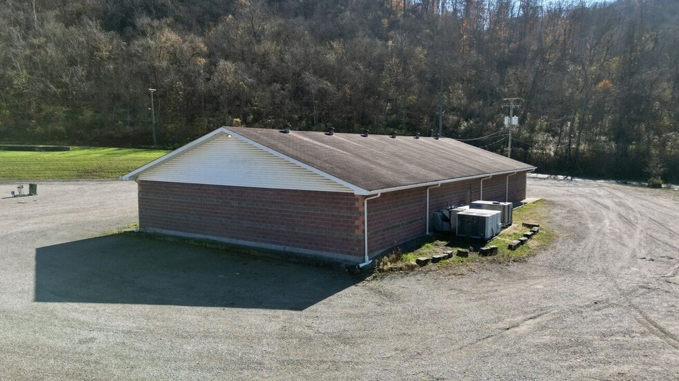 2358 W 23rd St, Bellaire, OH for sale - Building Photo - Image 2 of 16