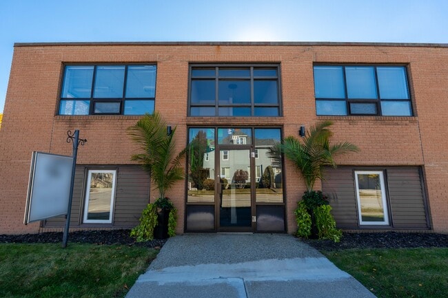 Plus de détails pour 219 Lochiel St, Sarnia, ON - Commerce de détail à vendre