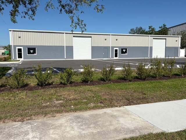 6851 28th St Cir E cir, Sarasota, FL à vendre Photo du bâtiment- Image 1 de 1