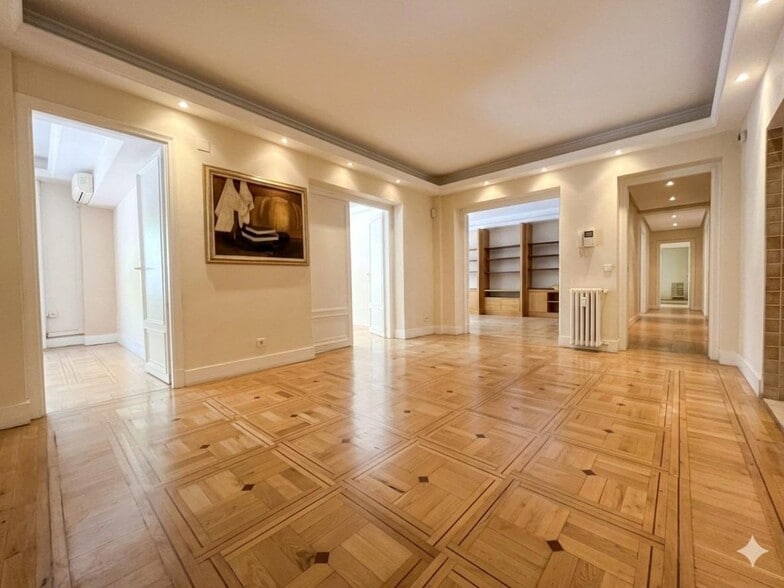 Multifamily in Madrid, Madrid for sale - Interior Photo - Image 3 of 6
