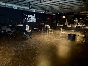 213-215 E Front St, Arlington, TX à louer Photo intérieure- Image 1 de 7