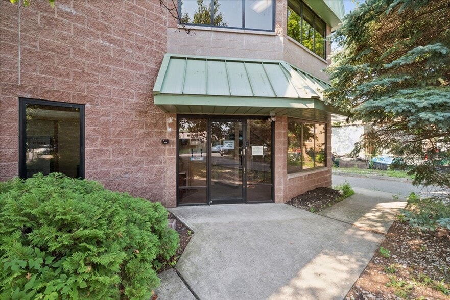 144 12th St, Piscataway, NJ for lease - Building Photo - Image 1 of 25