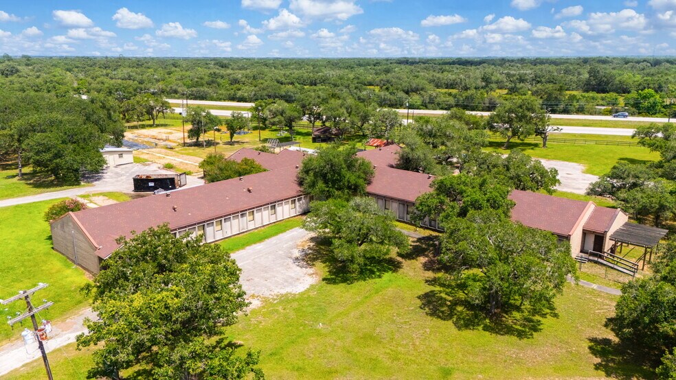 120 David Wade Dr, Victoria, TX à vendre - Photo du bâtiment - Image 2 de 37