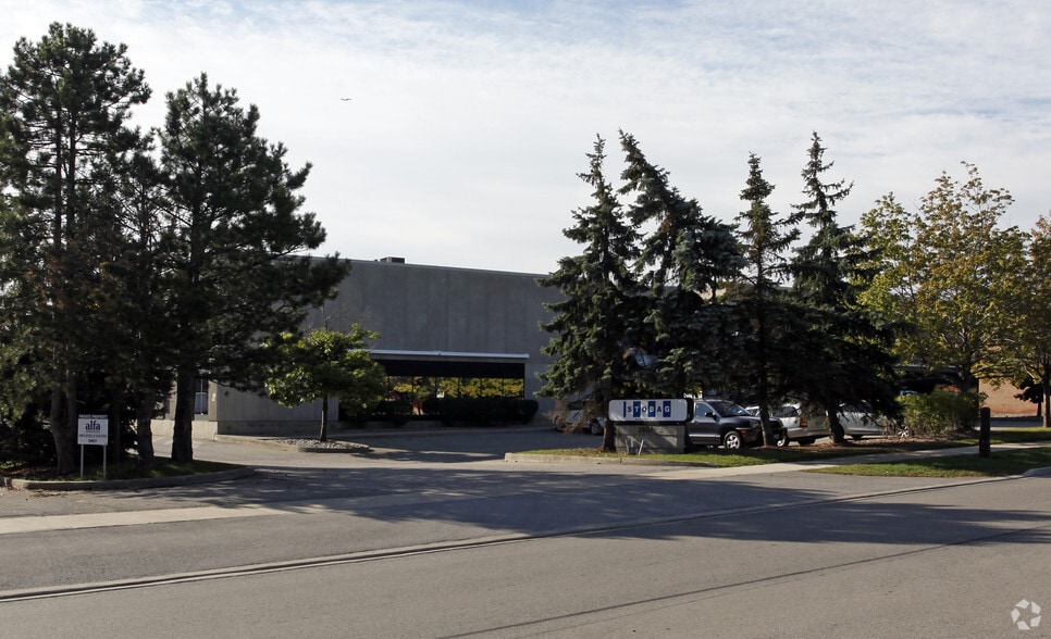 7401 Pacific Cir, Mississauga, ON for sale - Primary Photo - Image 1 of 1