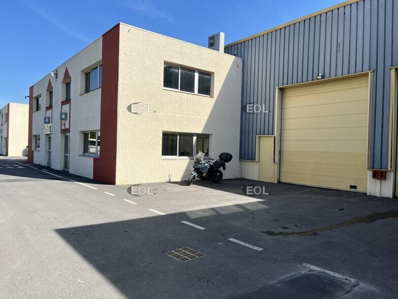 Flex in Bezons for lease - Building Photo - Image 2 of 8