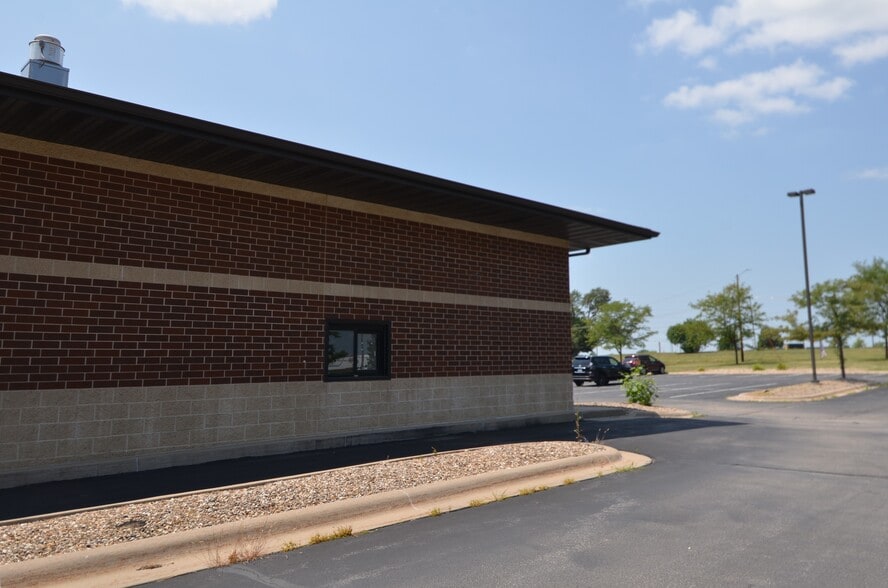 3315 SW Williams Blvd, Cedar Rapids, IA for lease - Building Photo - Image 3 of 18