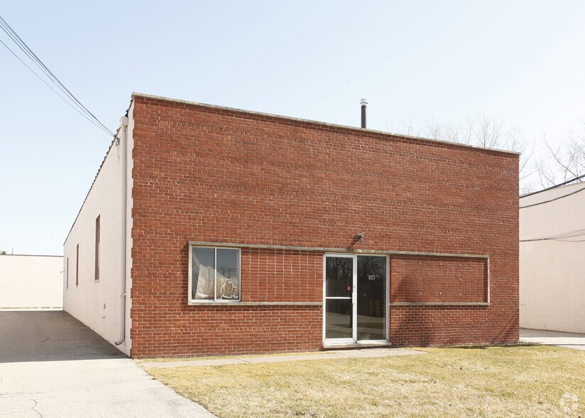 1346 Souter Dr, Troy, MI à louer - Photo principale - Image 1 de 2