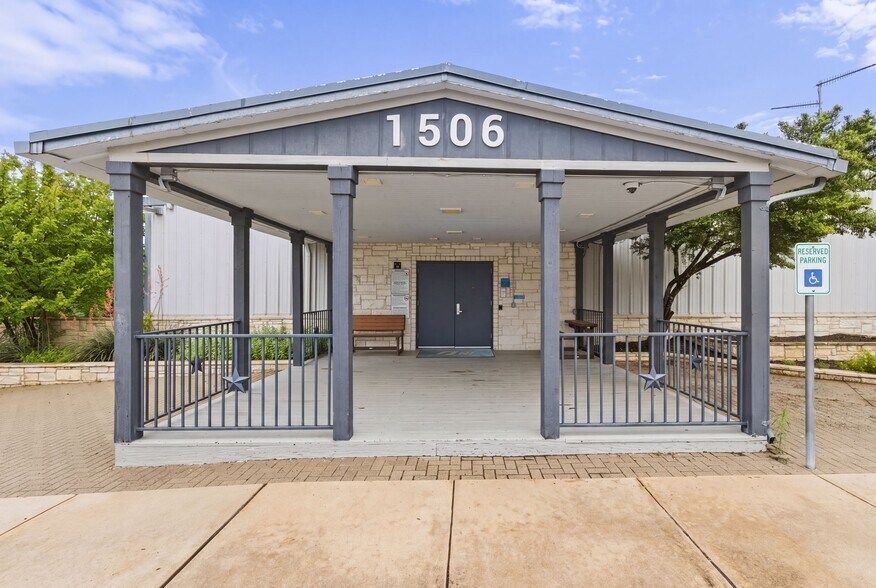 1506 US-281, Johnson City, TX à vendre - Photo du bâtiment - Image 3 de 26