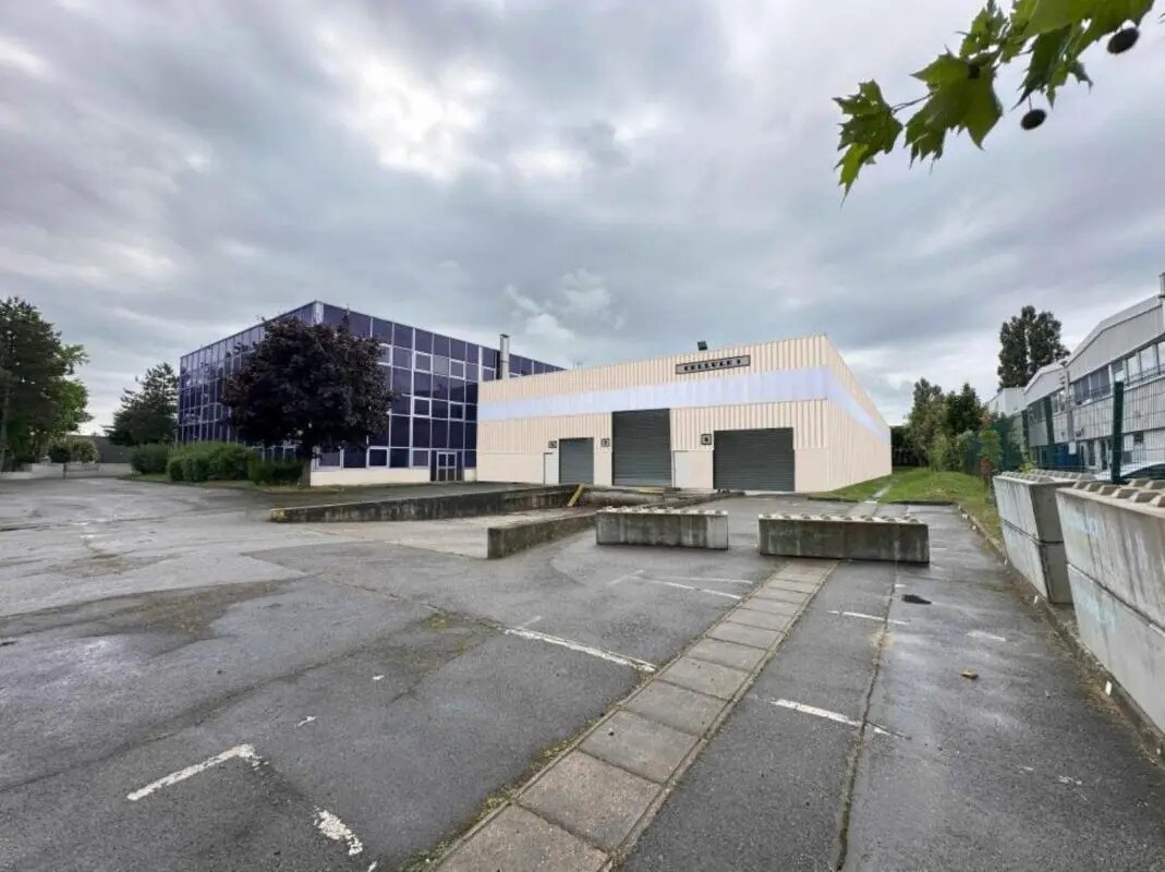 515 Avenue Roland Garros, Buc for lease Building Photo- Image 1 of 7