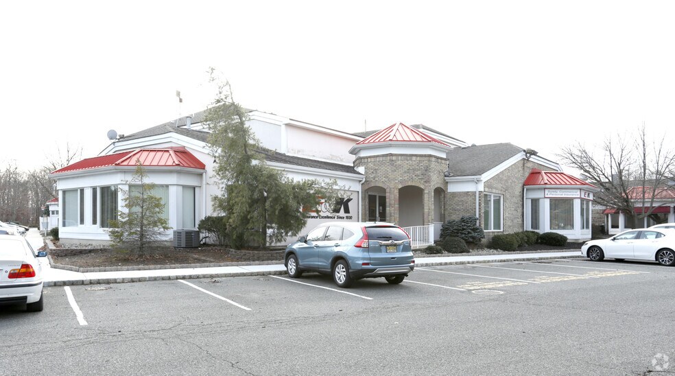 613 Hope Rd, Eatontown, NJ à louer - Photo principale - Image 2 de 10