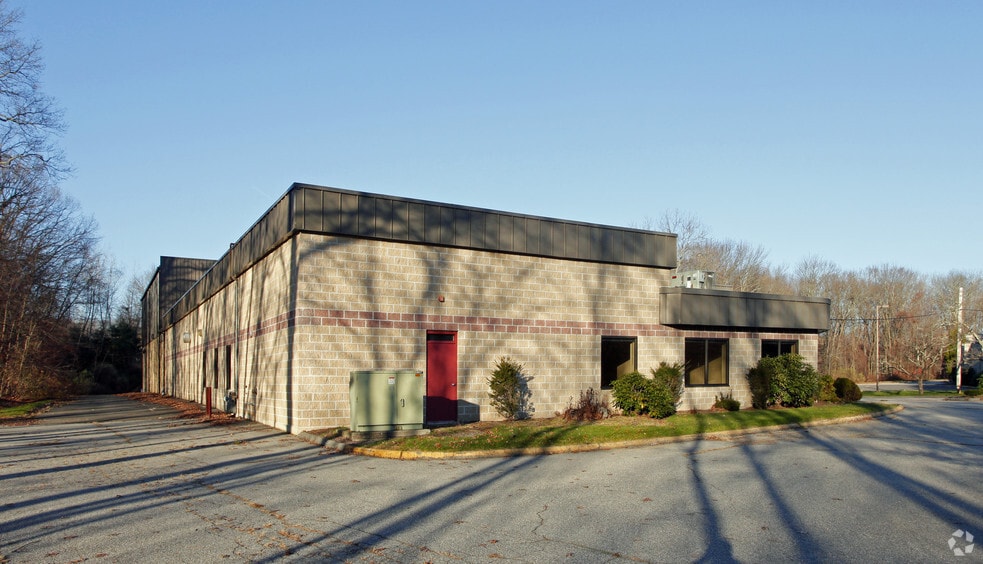 580 Pepper St, Monroe, CT for lease - Building Photo - Image 3 of 9