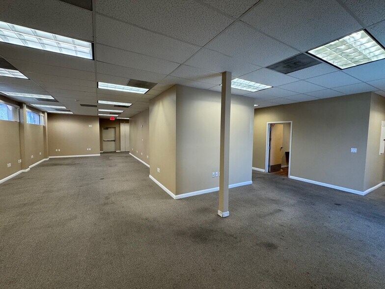 5500-5536 Reseda Blvd, Tarzana, CA à louer - Photo intérieure - Image 3 de 15