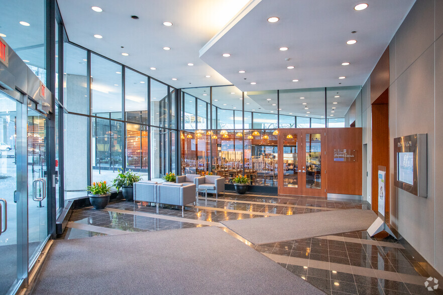 1100 Melville St, Vancouver, BC for lease - Lobby - Image 3 of 6