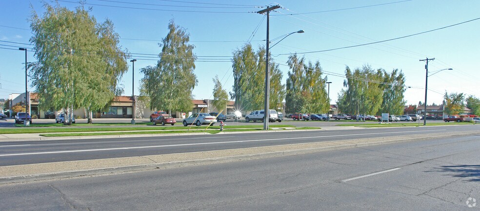 10220 N Nevada St, Spokane, WA à louer - Photo du bâtiment - Image 2 de 5