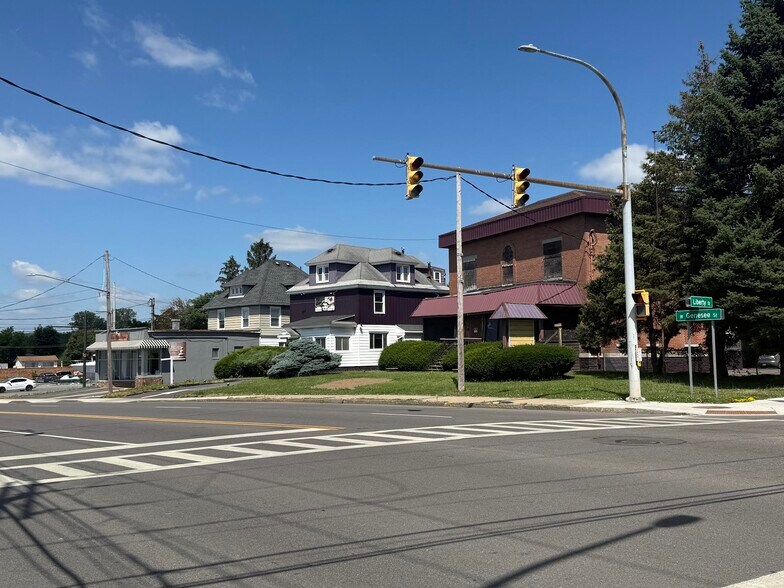 1106 -1114 Genesee Street West, Syracuse portefeuille de 3 propriétés à vendre sur LoopNet.ca - Photo du bâtiment - Image 3 de 7