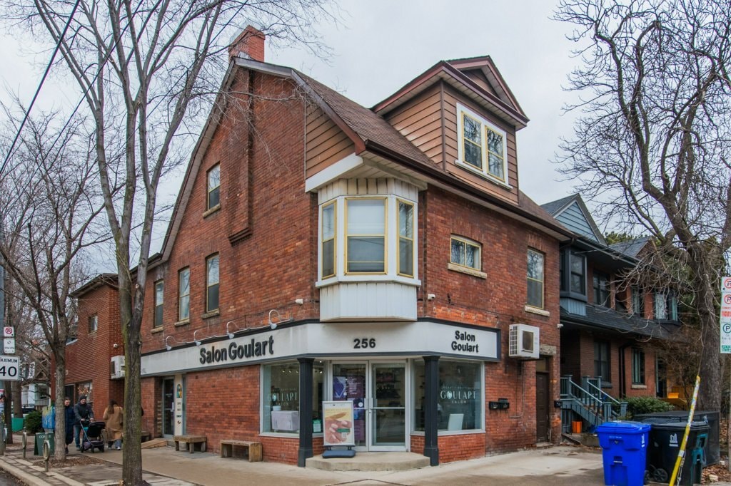 256 Crawford St, Toronto, ON for sale Primary Photo- Image 1 of 14