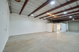 1300 S Frazier St, Conroe, TX for lease Interior Photo- Image 2 of 19