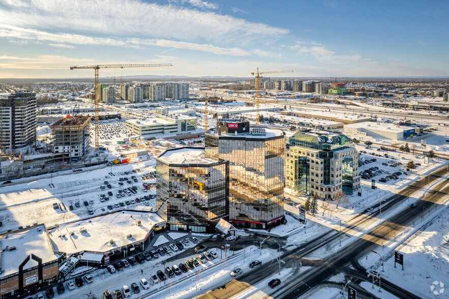 2500 Boul Daniel-Johnson, Laval, QC à louer - Aérien - Image 3 de 3