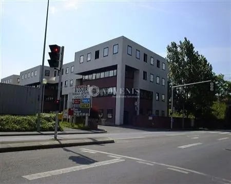 Office in Le Pecq for lease - Building Photo - Image 1 of 2