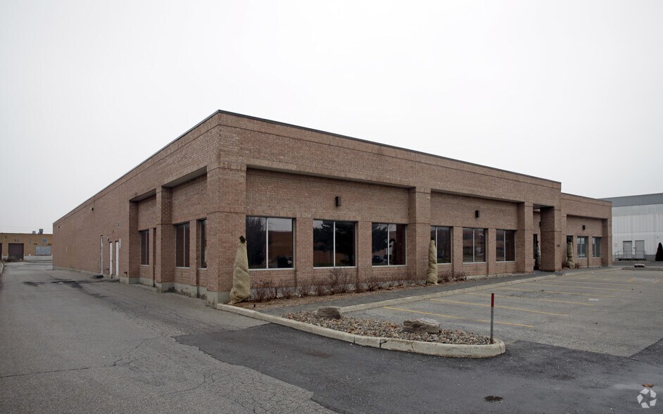 140 Applewood Cres, Vaughan, ON à louer - Photo du bâtiment - Image 2 de 2