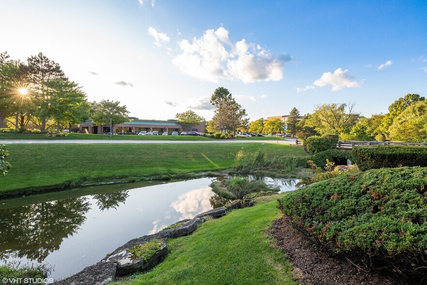 600 W Lake Cook Rd, Buffalo Grove, IL à louer - Photo du bâtiment - Image 3 de 3