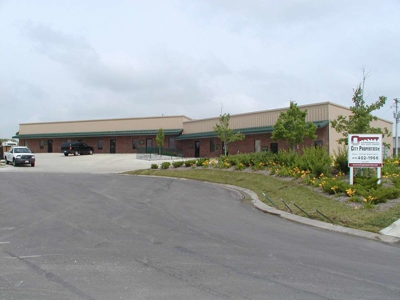 7444-7468 W 162nd Ter, Overland Park, KS for lease - Building Photo - Image 2 of 7