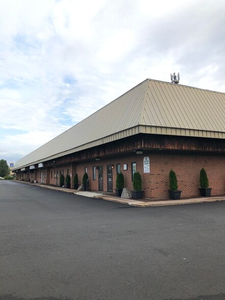 92 Weston St, Hartford, CT for lease - Building Photo - Image 1 of 12