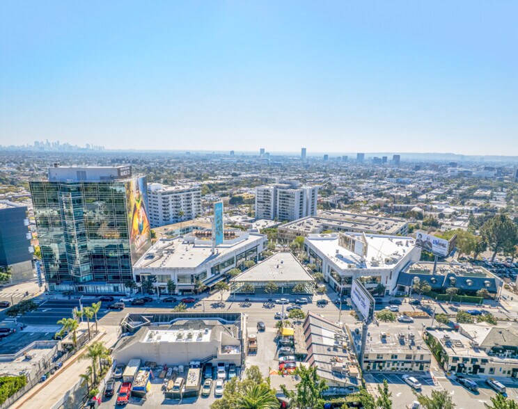 8590 W Sunset Blvd, West Hollywood, CA à louer - Aérien - Image 3 de 17