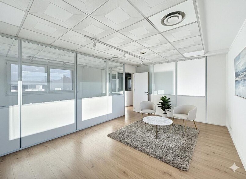 Office in Le Cannet for sale - Interior Photo - Image 2 of 4