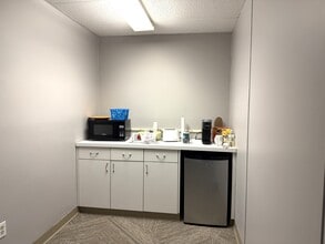 276 Highland Ave, Waterbury, CT for lease Interior Photo- Image 2 of 8
