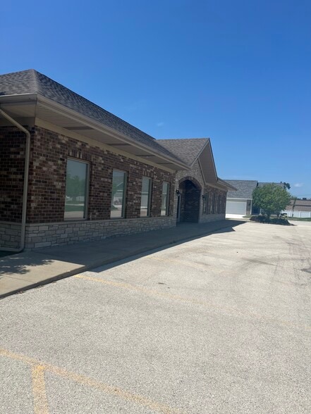 161 Heritage Meadows Cir, Bourbonnais, IL for lease - Building Photo - Image 3 of 4