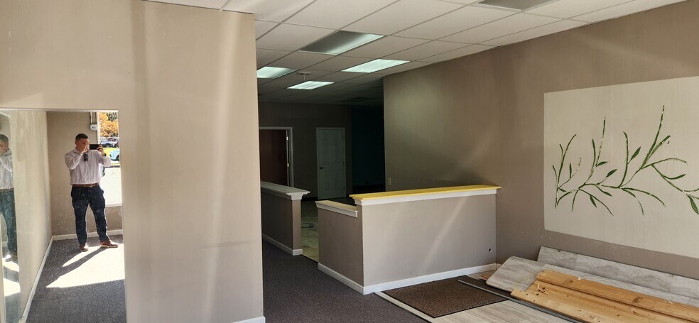 27070 Detroit Rd, Westlake, OH à louer - Photo du bâtiment - Image 2 de 9