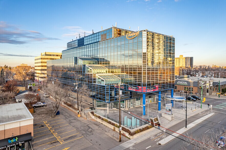 10216 124th St NW, Edmonton, AB à louer - Photo du bâtiment - Image 2 de 13