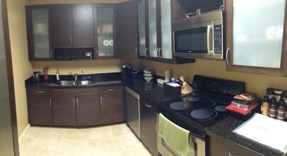 1208 W Newport Center Dr, Deerfield Beach, FL for sale Interior Photo- Image 1 of 25